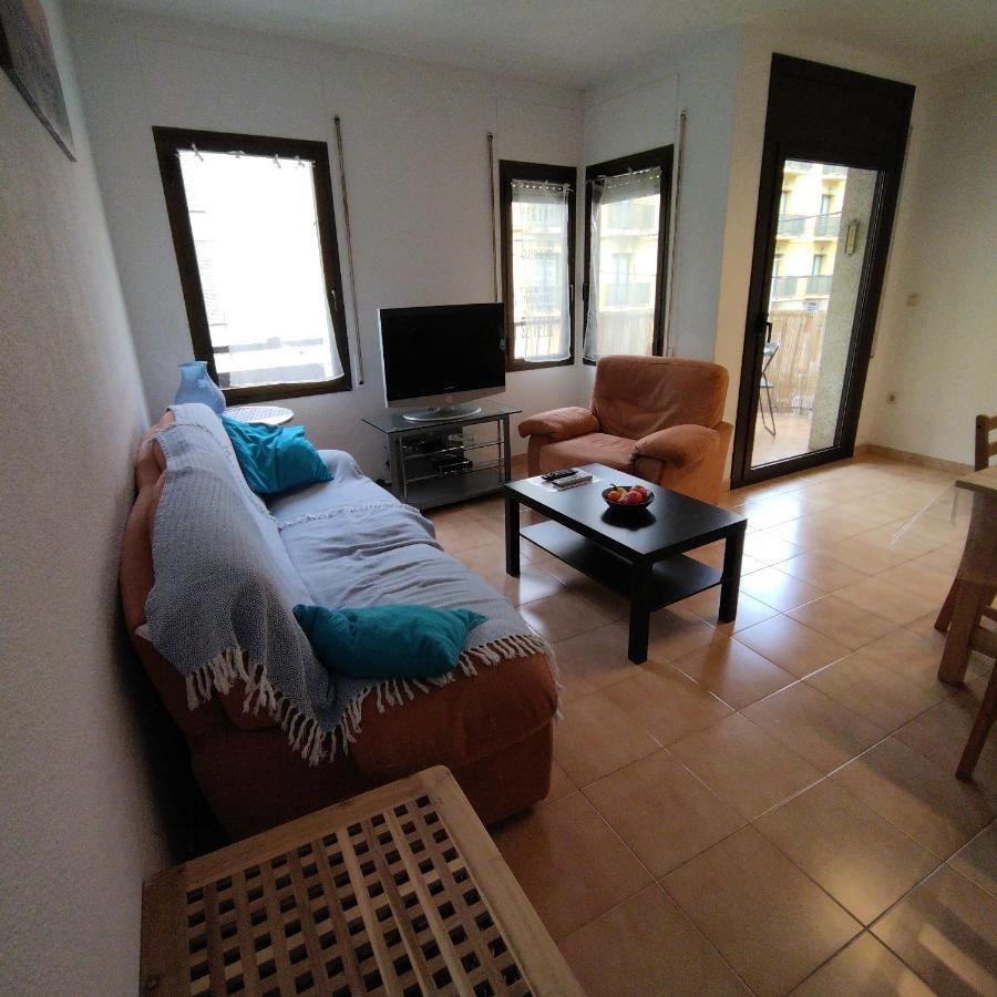 Apartment T4 A 100 Metres De La *